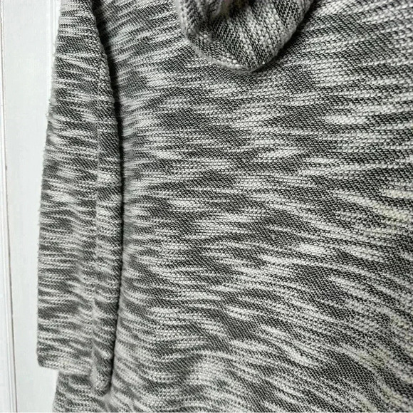 Paper Crane  Cardigan Sweater Heathered Grey & White Size Small - Picture 15 of 16